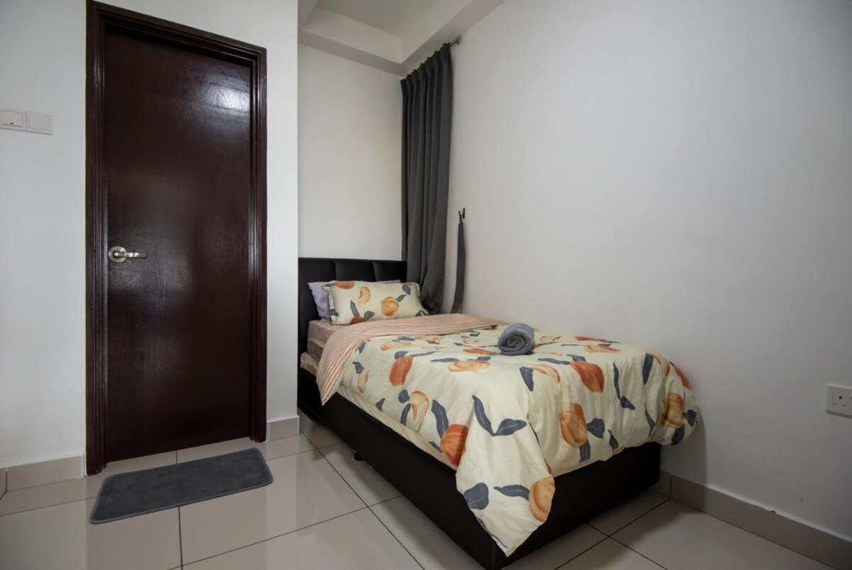 Comfy 3br @ Ksl Daya Near Ikea Tebrau Parking Johor Bahru