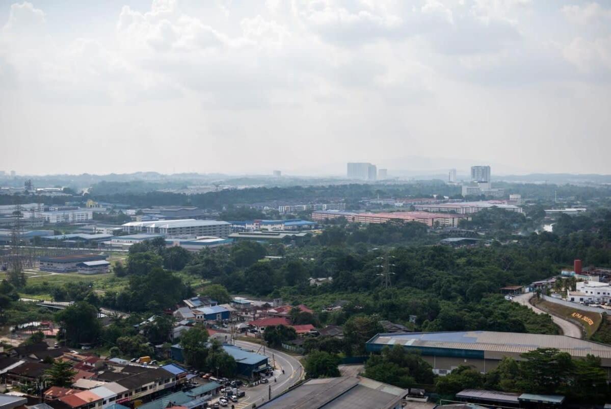 Comfy 3br @ Ksl Daya Near Ikea Tebrau Parking