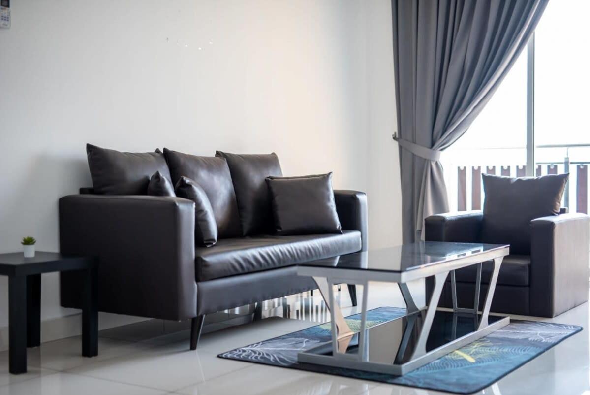 Comfy 3br @ Ksl Daya Near Ikea Tebrau Parking Pangsapuri